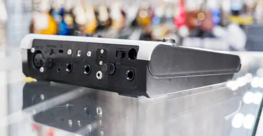 Zoom - V3 Multi-effects Vocal Processor 2